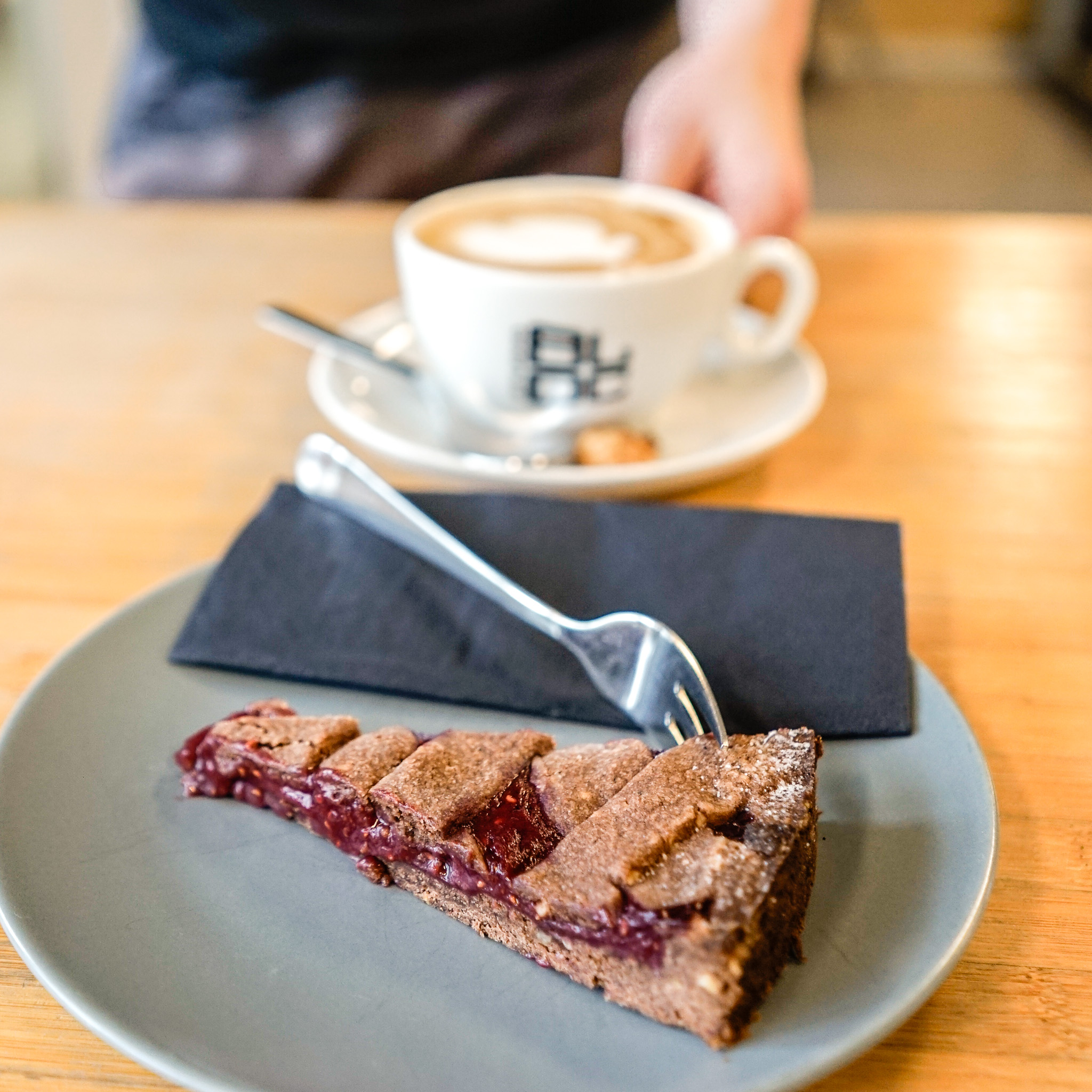 Bloc Bistro mit Speisekarte, Kaffee, Snacks und vieles weiteres