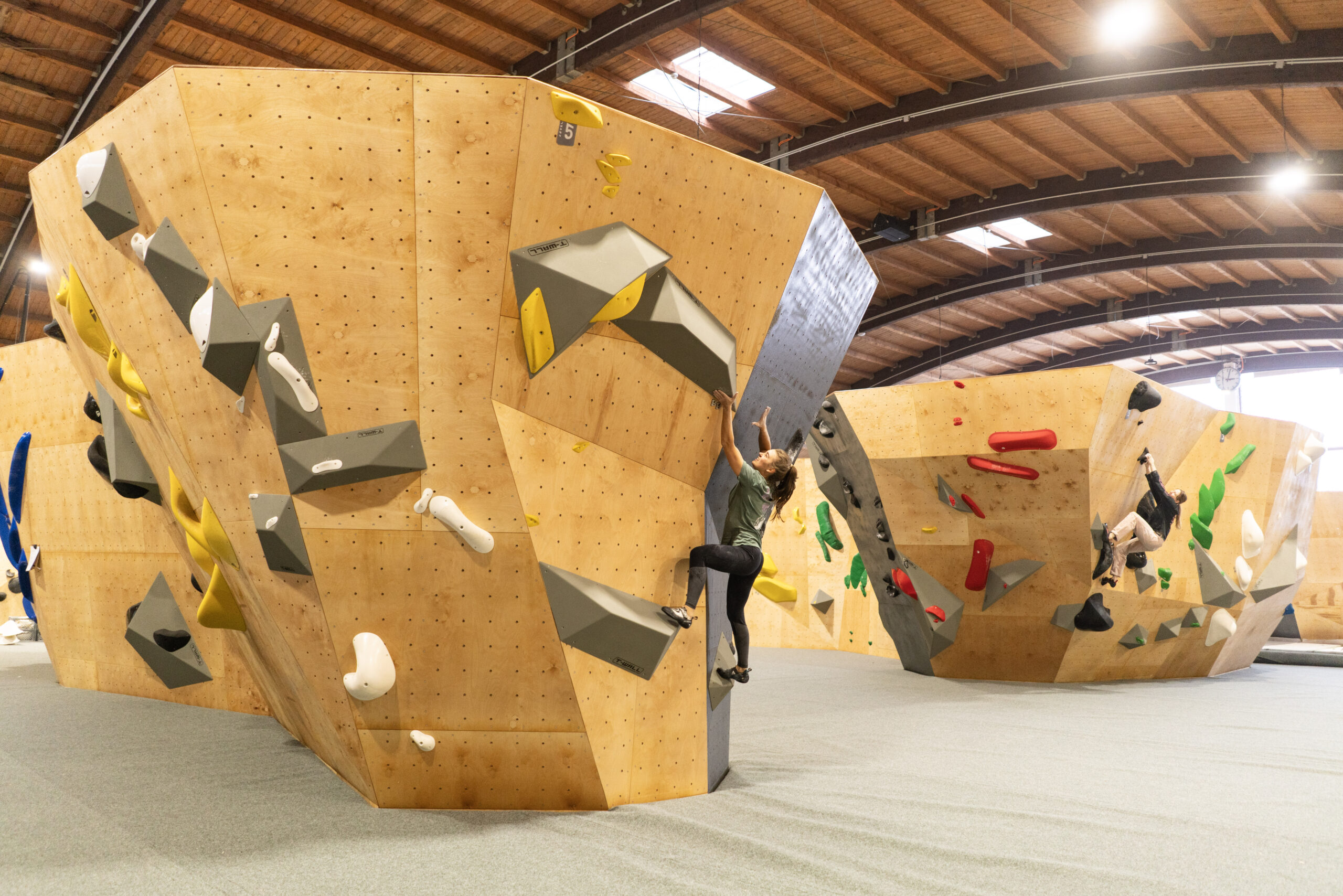 Die Boulderhalle Studio Bloc Wiesbaden mit all ihren Bereichen und Optionen